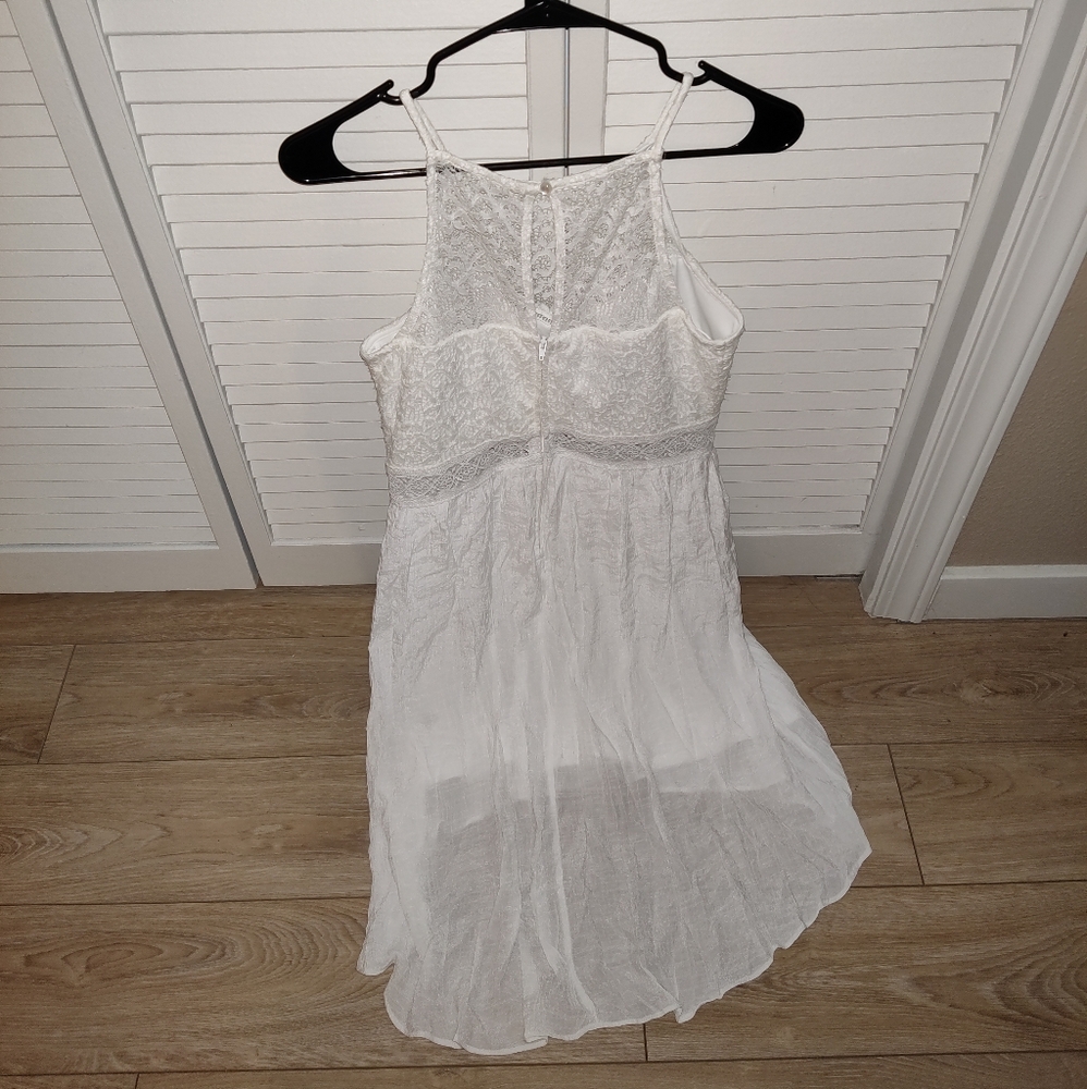 White dress - Picture 2 of 2